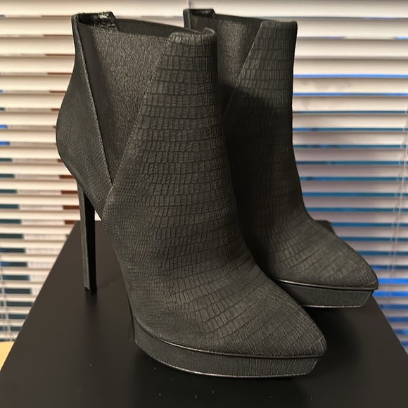Saint Laurent Janis Bootie - Picture 1 of 8
